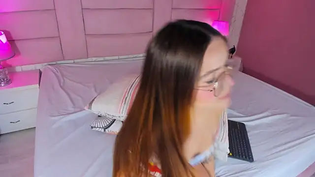 VictoriaLasse live XXX chat