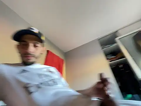 Chatroom XXX en direct de Rebeu313