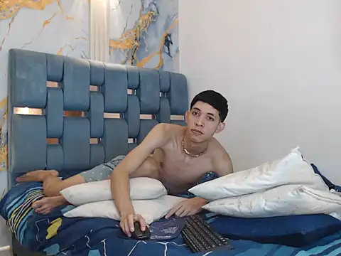 GOLD_BOYS live XXX chat