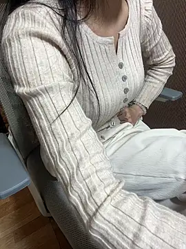 Mina048 élő XXX-chatje