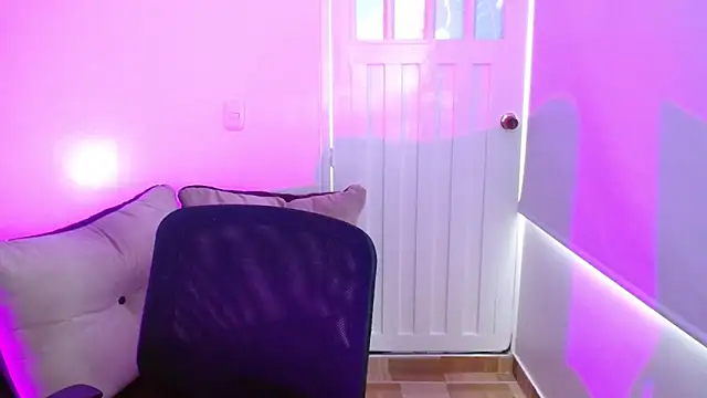 milfrousse webkamerás műsora