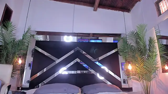 Chat +18 de emily-fox ao vivo