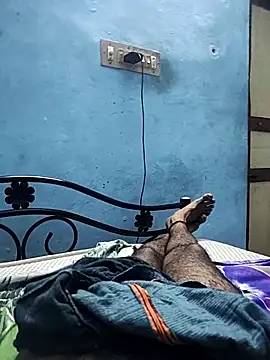 narutojeeva: διαδικτυακό σόου στην κάμερα