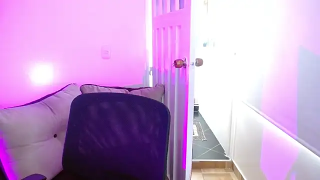 milfrousse Live XXX Chat