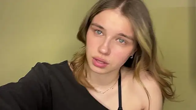 EarthaStinett Adlı Modelin Canlı XXX Sohbeti