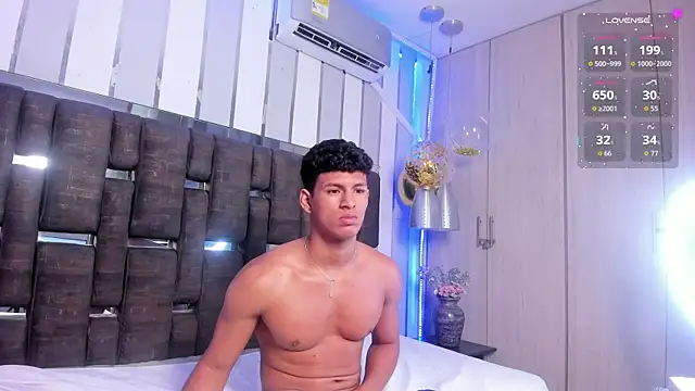 DomenicoRey: διαδικτυακό σόου στην κάμερα