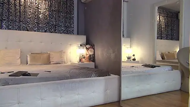 Chat +18 de LadyValeriaXO ao vivo