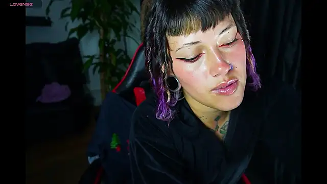 _sharlotte777 即時 XXX 聊天