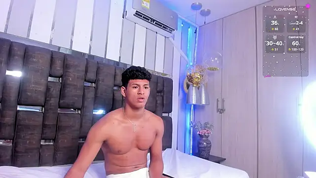 DomenicoRey: διαδικτυακό σόου στην κάμερα