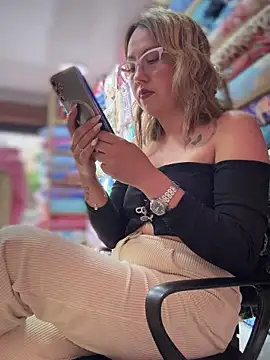 VIOLETA-25_のライブXXXチャット