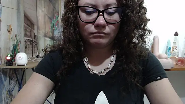 curly_greeneyedのライブXXXチャット