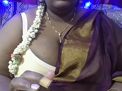 hootypriya 在線直播表演