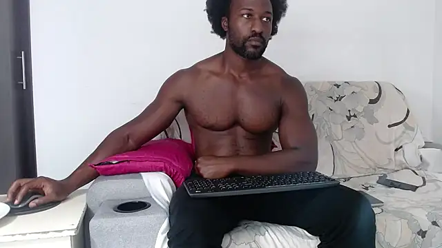 BlackNike: διαδικτυακό σόου στην κάμερα