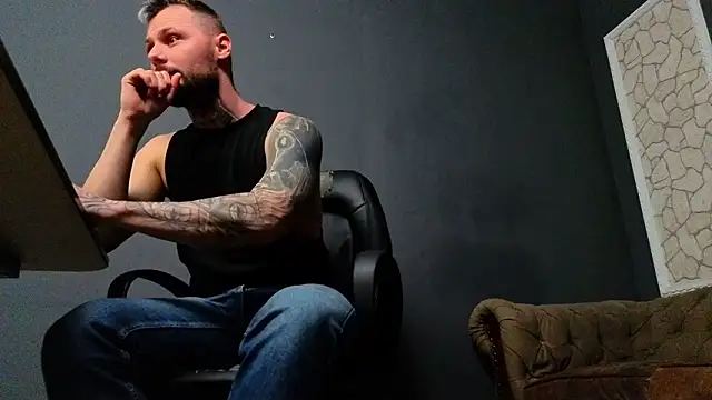 BrianHunts live XXX chat