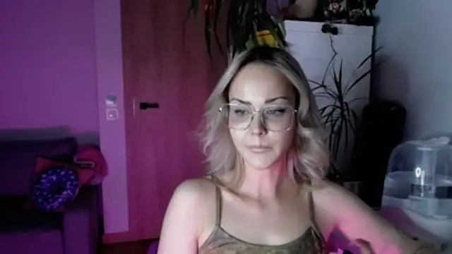 Chatroom XXX en direct de LexiexPlay