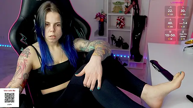 Онлайн чат XXX QueenAliceX