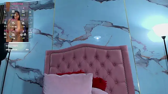 La_indiia: διαδικτυακό σόου στην κάμερα