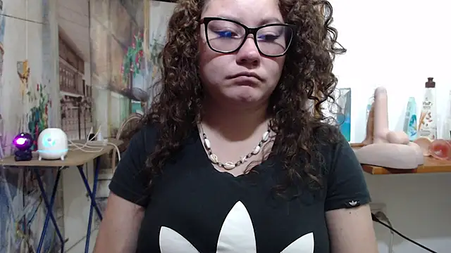 curly_greeneyed's Live XXX Chat