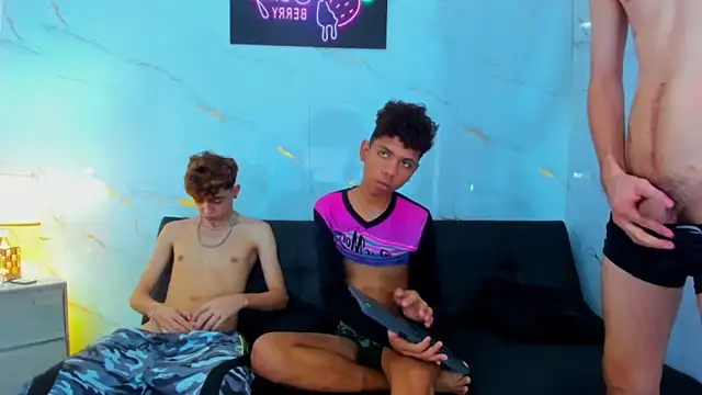 Spicy_guys: διαδικτυακό σόου στην κάμερα