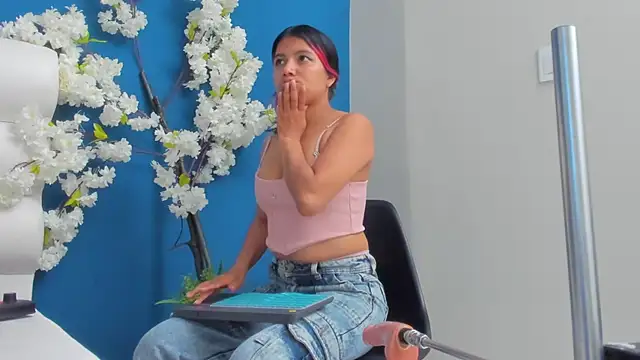 letty_straus 现场XXX聊天