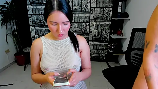 Isa_And_Natasha's Webcam Show