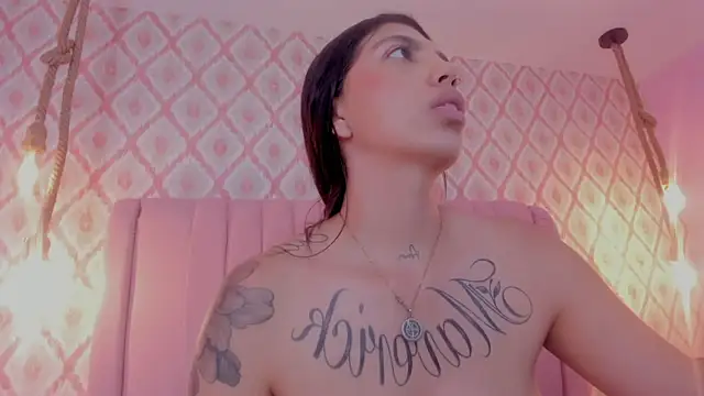 Chatroom XXX en direct de TATILARSON1