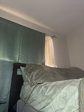 Chatroom XXX en direct de foreigntitts_