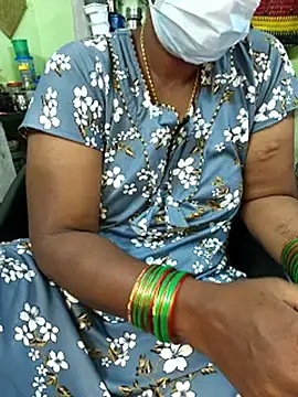 Show de Tamilselviroja- na webcam