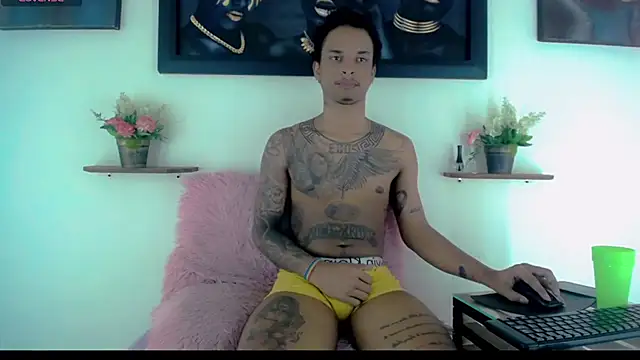 Tatoo_Noah লাইভ XXX চ্যাট