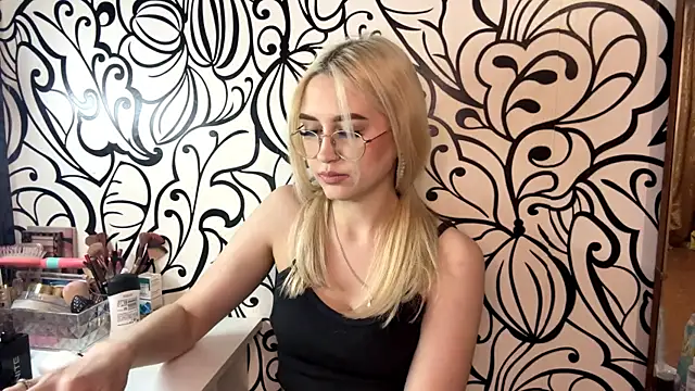 Show modela Kat_Catherine na web-kameri