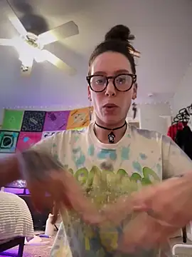 lil_martian Show in webcam