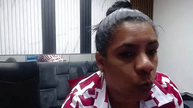 Chat XXX en directo de Zeyllyjhonson