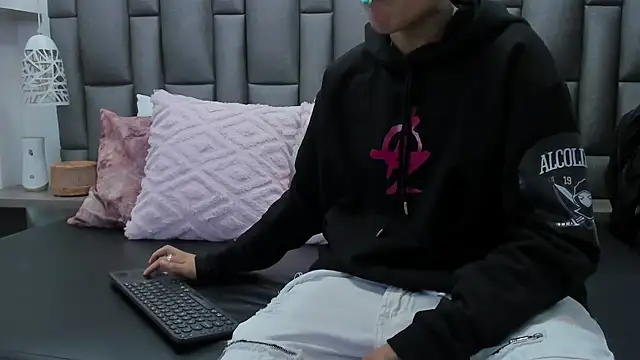 ZoeKrug Chat XXX in diretta