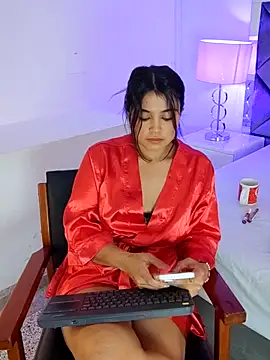 Lucia_fastcollins Chat XXX in diretta