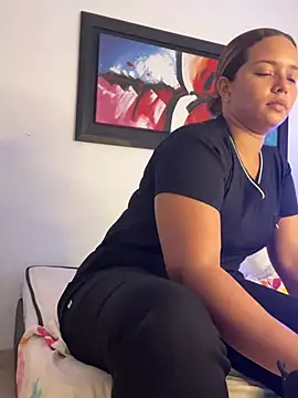 Kira_Spiicy Chat XXX in diretta