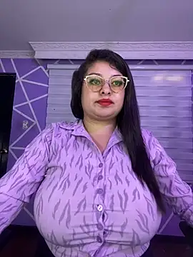 MiiaaJoness' Live XXX Chat