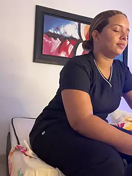 Kira_Spiicy's Live XXX Chat