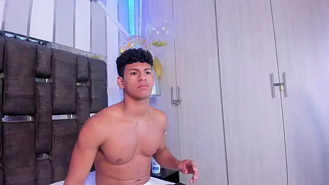 Pokazy przed kamerką – DomenicoRey