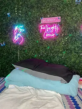 RenaThickAss: вебкам-шоу