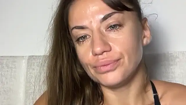 Roriann Adlı Modelin Canlı XXX Sohbeti