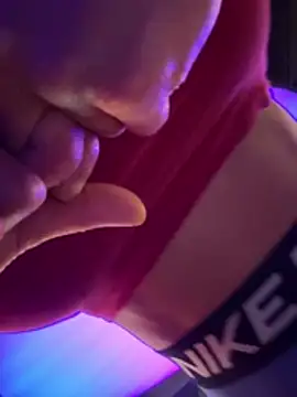 F3ckd0lllucy 现场XXX聊天