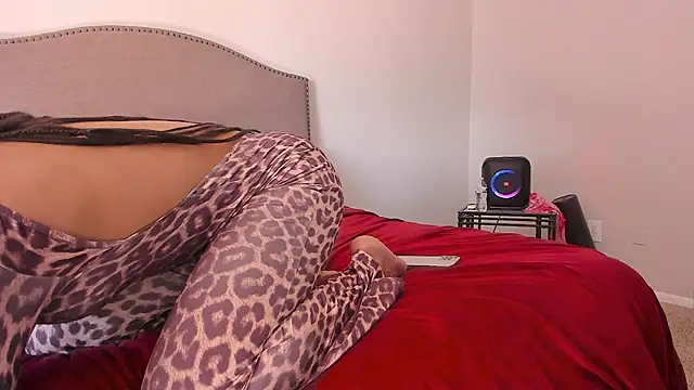 yiauanan Live XXX chat