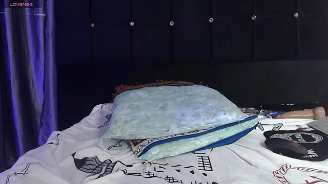 charlotte_brawnのウェブカメラショー