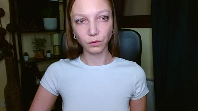 EmillyPlay – Naživo XXX chat