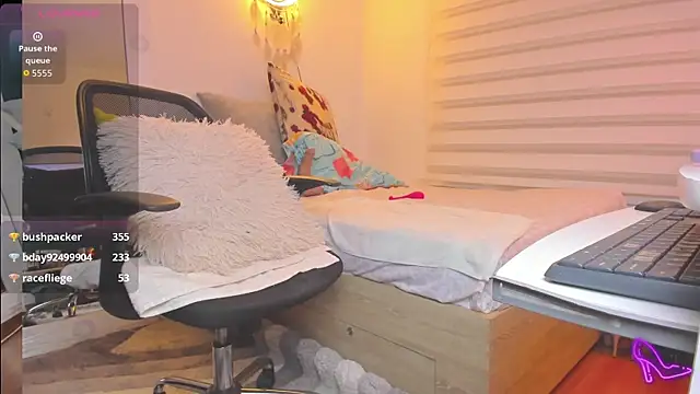 Chat +18 de SharonVelvet ao vivo