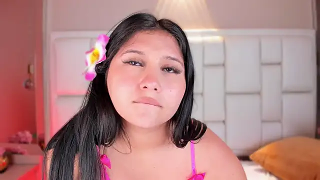 AvyMilton's Live XXX Chat