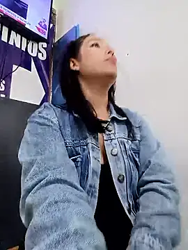 _Luna-1 Adlı Modelin Canlı XXX Sohbeti