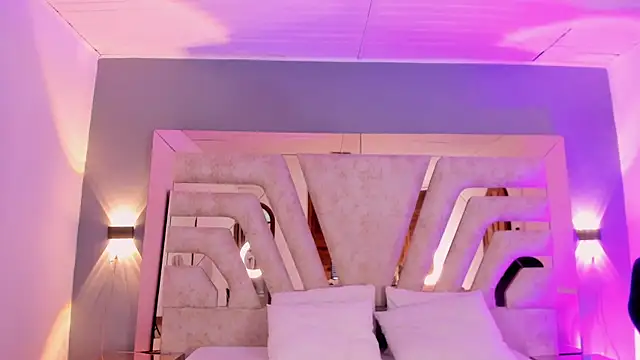 _NatachaDiaz_ Chat XXX in diretta