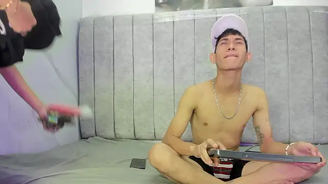 Pokazy przed kamerką – Little78Aly