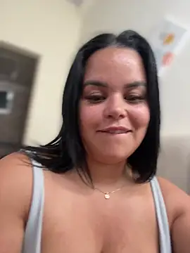 AliceStarshine Adlı Modelin Canlı XXX Sohbeti